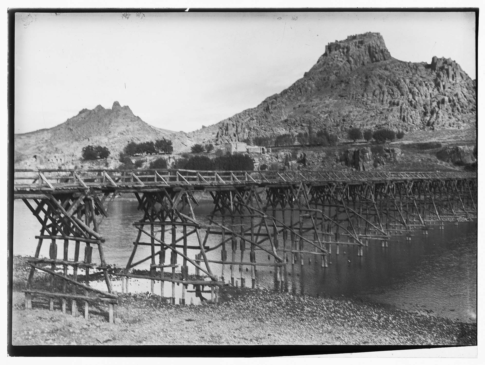 Le pont sur l'Euphrate et le château
